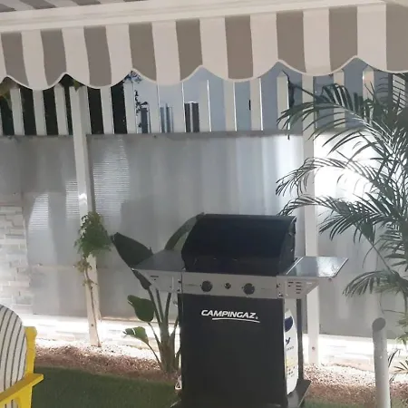 Dom wakacyjny Pool View Yard *